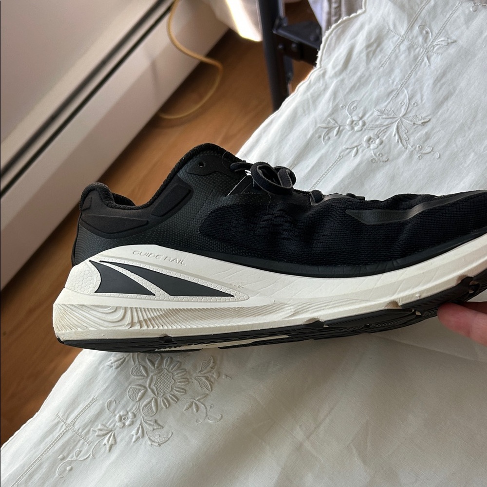 Altra Men's Paradigm Black and White Sneakers Running Shoes 9 - Picture 5 of 9